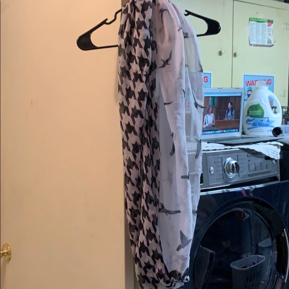 Bird infinity scarf